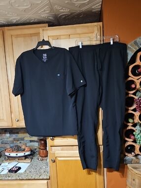 Barco One Wellness Black Scrubs Scrub Set